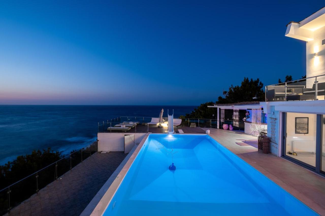 Icarus Luxury Beachfront Villa Gialiskari  Extérieur photo