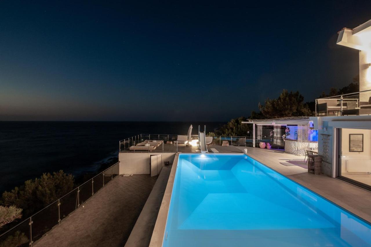 Icarus Luxury Beachfront Villa Gialiskari  Extérieur photo