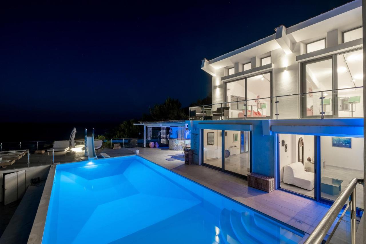 Icarus Luxury Beachfront Villa Gialiskari  Extérieur photo