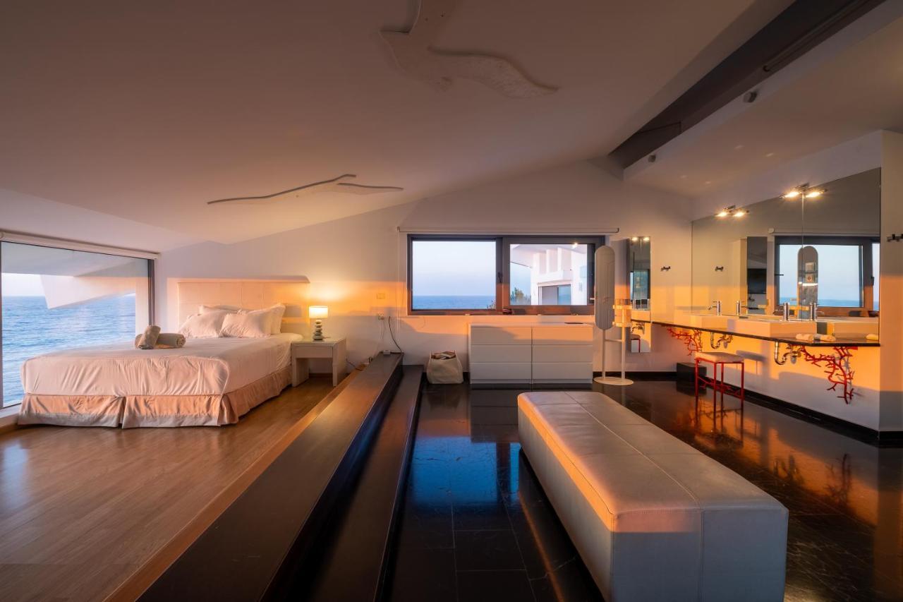 Icarus Luxury Beachfront Villa Gialiskari  Extérieur photo