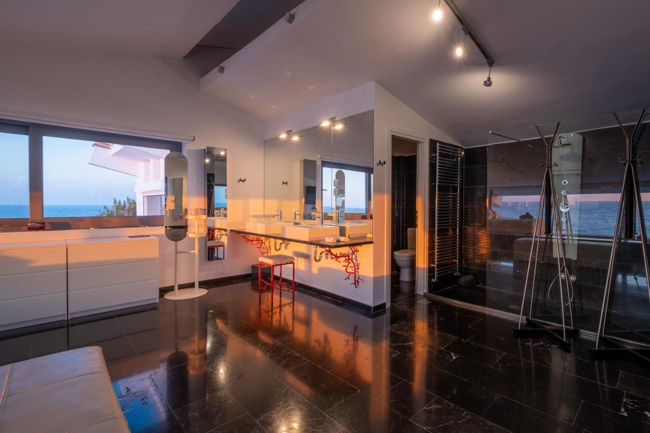 Icarus Luxury Beachfront Villa Gialiskari  Extérieur photo
