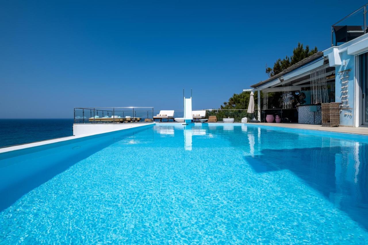 Icarus Luxury Beachfront Villa Gialiskari  Extérieur photo