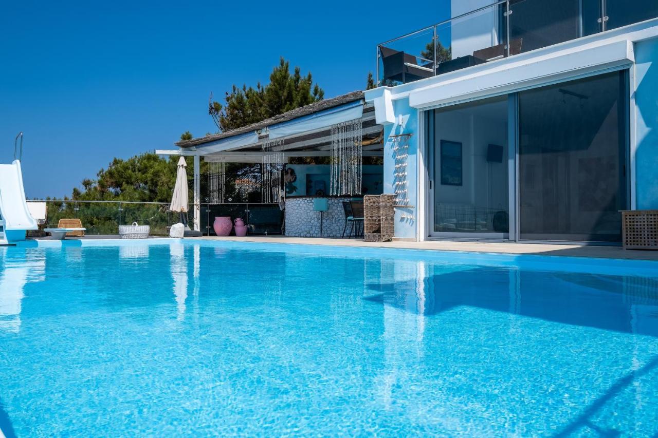 Icarus Luxury Beachfront Villa Gialiskari  Extérieur photo